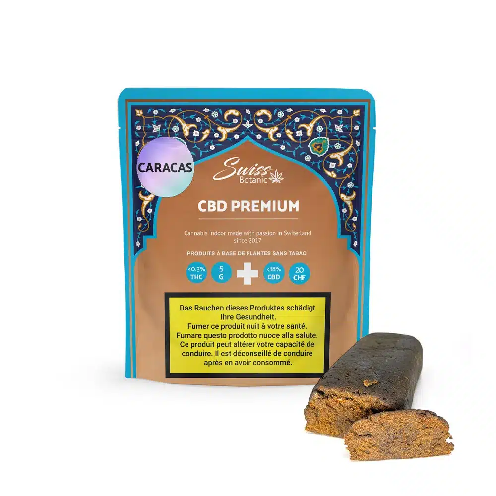 Caracas hash cbd premium – 0. 3% thc 1 Un paquet étiqueté "caracas hash cbd premium - 0,3 % thc" avec un morceau de haschisch brun devant. L'emballage, qui rappelle les produits de caracas, comporte des avertissements sanitaires en plusieurs langues.
