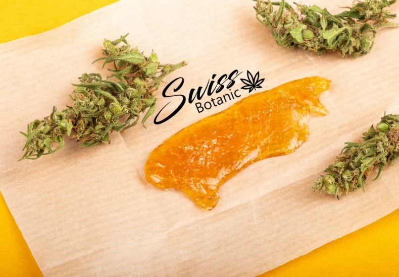 Wax cbd 3 Un morceau de papier avec un morceau de cbd dessus.